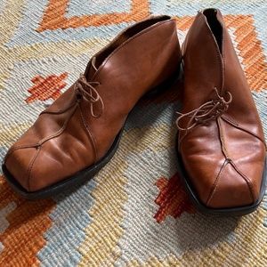 CYDWOQ Women's Tan Leather Flat Shoes Handmade in USA - Size 9
